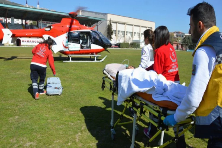 Ambulans helikopter minik Ravan için havalandı