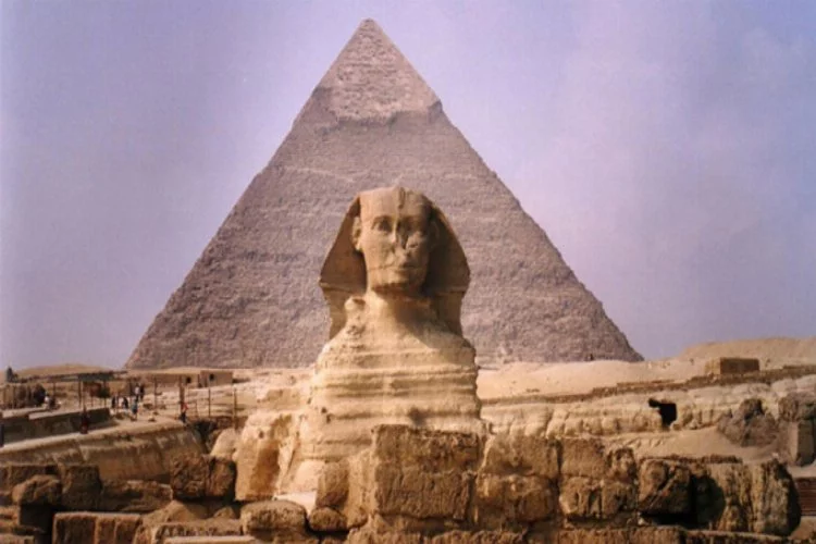 Mısır'da 3 bin 700 yıllık piramit kalıntıları keşfedildi