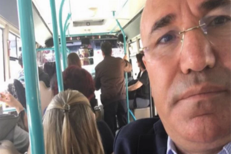 CHP'li vekilin minibüsteki fotoğrafı sosyal medyada olay oldu