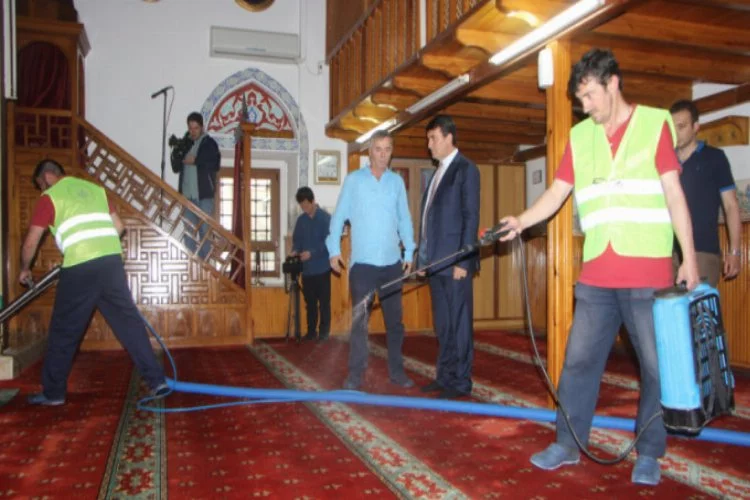 Osmangazi'de camiler temizleniyor