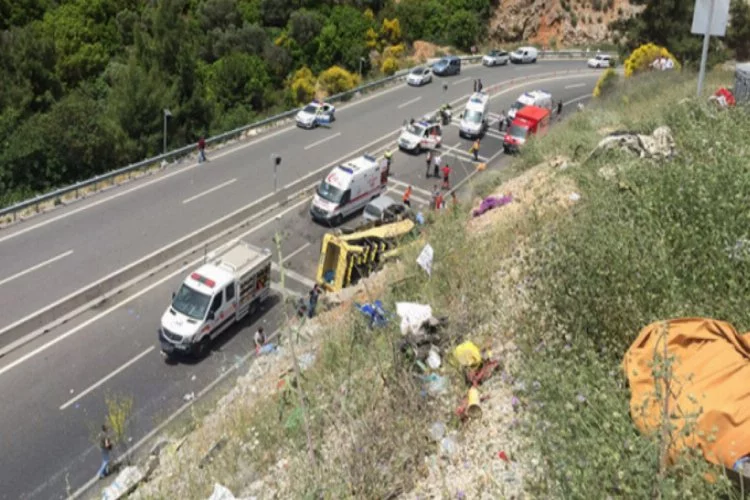 Korkunç kazada ölen 24 kişinin kimlikleri belirlendi