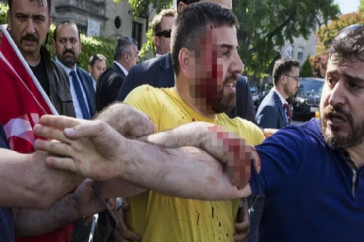 Türklere alçak saldırı! Polis müdahale etmedi
