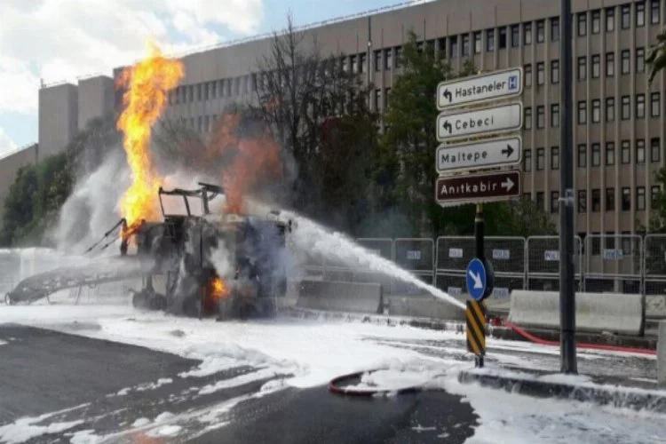 Ankara Adliyesi önünde korkutan patlama! Alev alev...