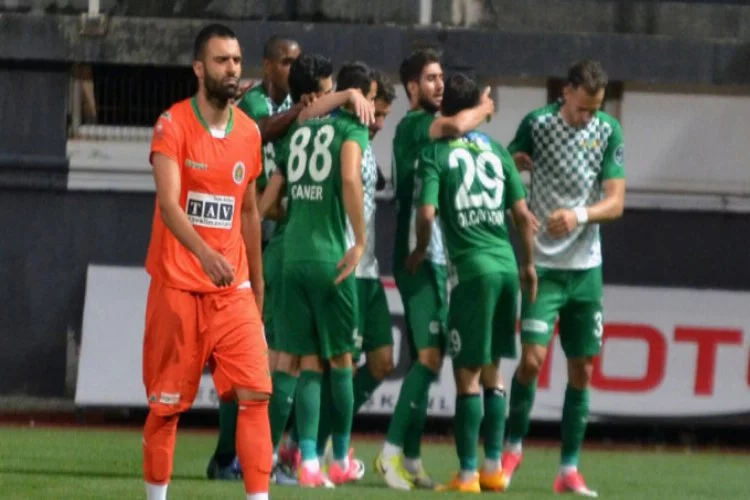 Akhisar Belediye, Alanya'yı 3 golle geçti