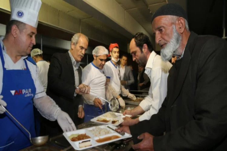 Bursa'da ilk iftar yine aşevinde