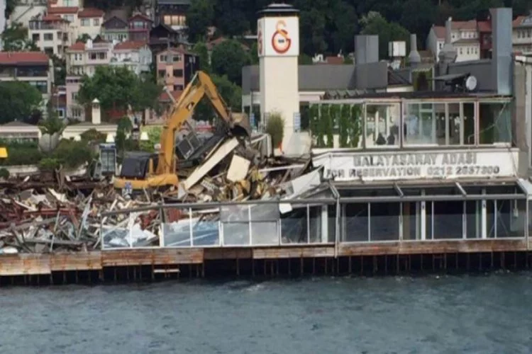 Galatasaray Adası'ndaki işletmeler yıkıldı