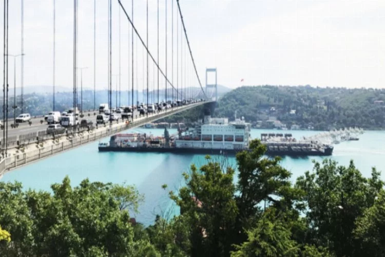 Dev gemi neredeyse Yavuz Sultan Selim Köprüsü'ne çarpacaktı