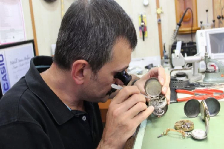 Bursa'da unutulmaya yüz tutmuş mekanik saatlere talep artıyor