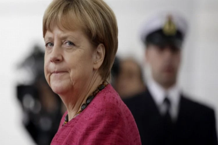 Merkel'den İran ve Türkiye'ye Katar çağrısı