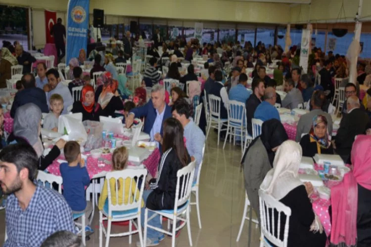 Bursa'da  'Yetim Gülerse' programına yoğun ilgi