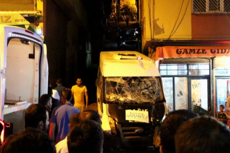 Minibüs, sokakta oturanları ezdi! 3 ölü ve 7 yaralı