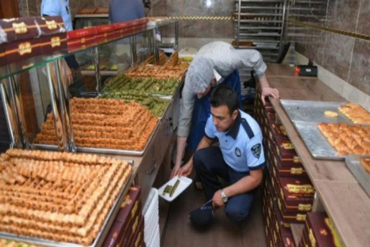 Bursa'da bayram öncesi tatlı imalathanelerine baskın
