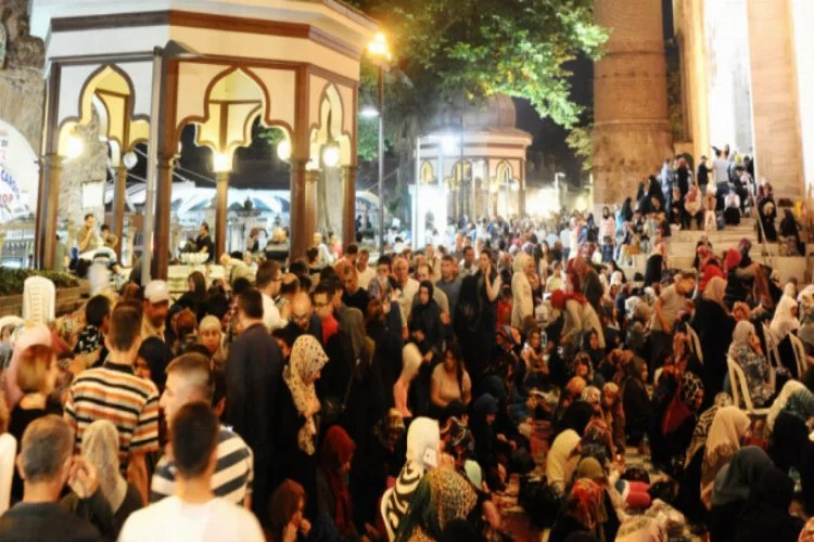 Kadir Gecesi'nde Bursalılar Ulu Cami'yi doldurdu