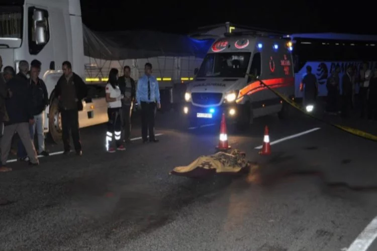 Bursa yolunda otomobilin çarptığı iki kadın öldü