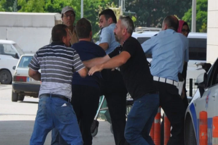Bursa'da kaza sonrası ortalık karıştı! Polise saldırdılar