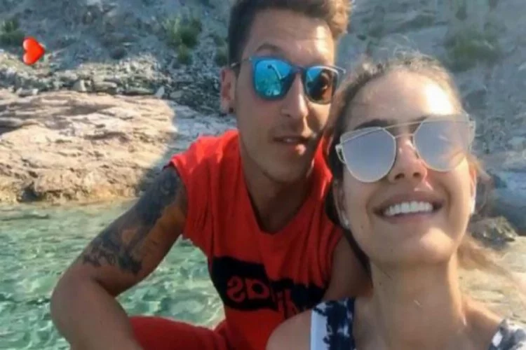 Amine ve Mesut Özil'den ilk aşk pozu