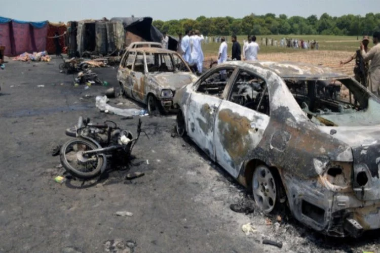Pakistan'da tanker faciası! 153 ölü
