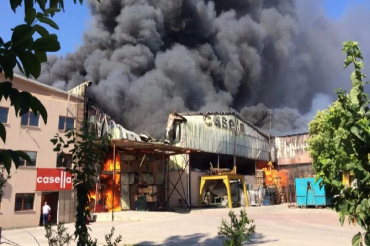 Bursa'daki dev fabrikada büyük yangın