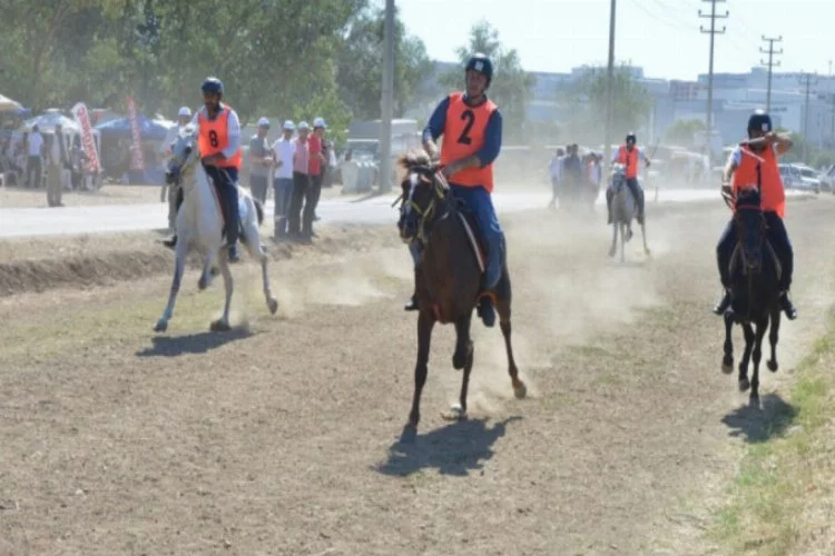 Nilüfer'de Rahvan At Yarışları nefes kesti