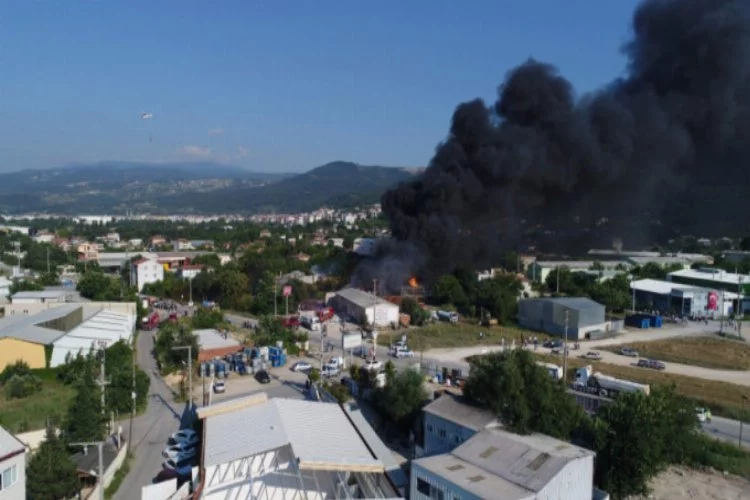 Bursa'daki büyük yangın havadan böyle görüntülendi