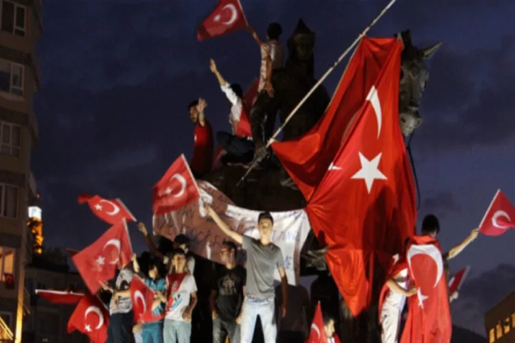 Bursa'da demokrasi nöbeti