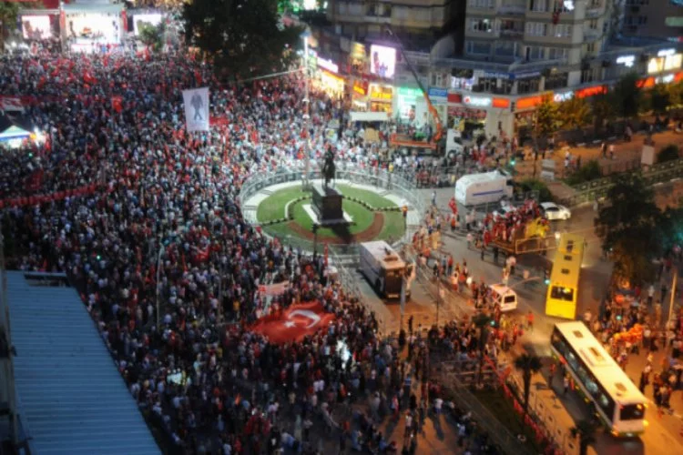 Bursa'da Demokrasi Meydanı coşkulu törenle açıldı