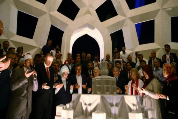 Erdoğan Şehitler Anıtı'nın açılışını yaptı