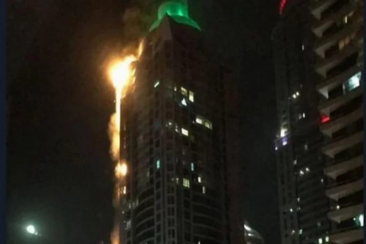 Dünyaca ünlü kule alev alev yanıyor