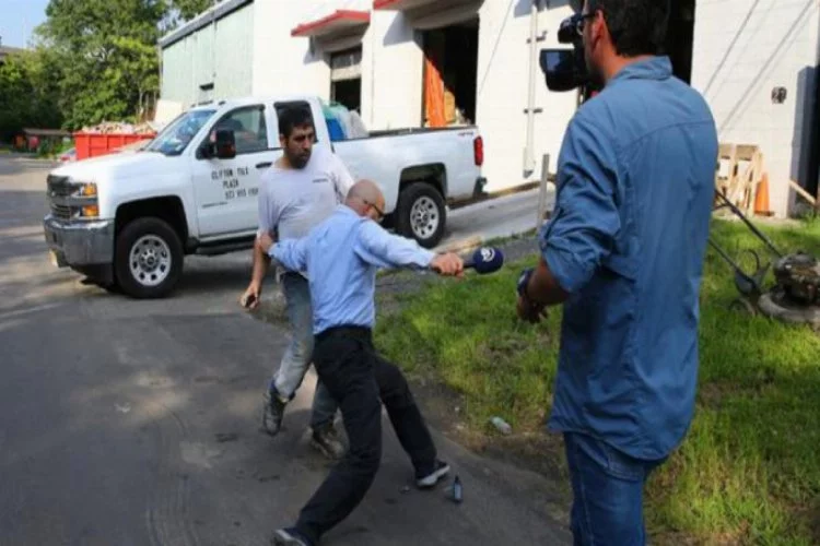 FETÖ'cü iş adamının müdürü gazetecilere odunla saldırdı