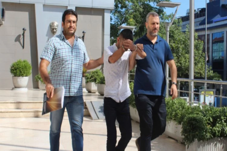 Bursa'da yeni evli çiftten çaldığı takıları pavyonda yerken yakalandı
