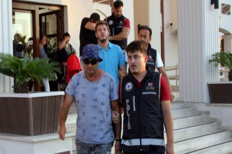 Bursa'da FETÖ'den ihraç edilen doktor ve eczacı eşi Yunanistan'a kaçarken yakalandı