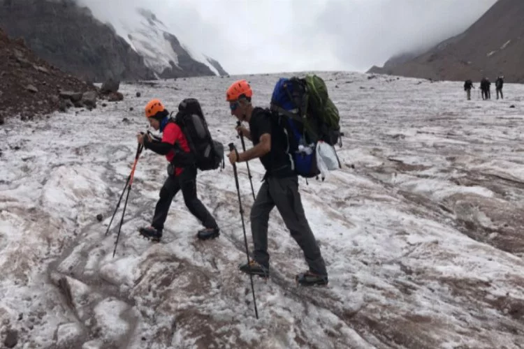 Bursalı dağcılar zorlu Kazbek'e tırmandı