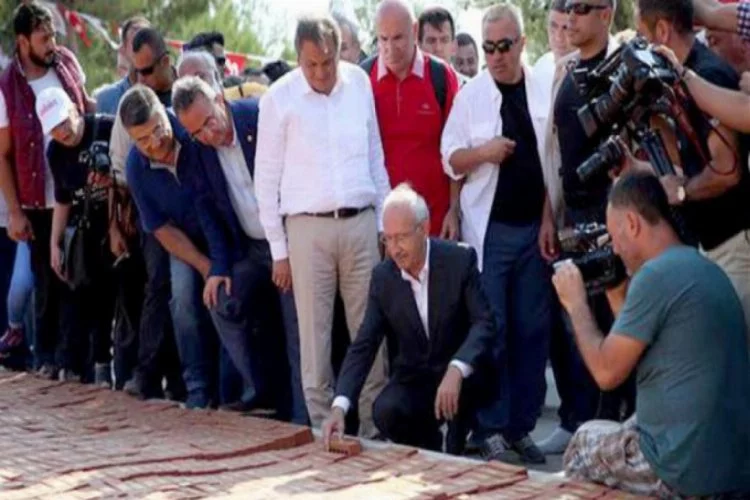Kılıçdaroğlu köylülerle kahvaltı yapıp, Adalet Anıtı'na tuğla koydu
