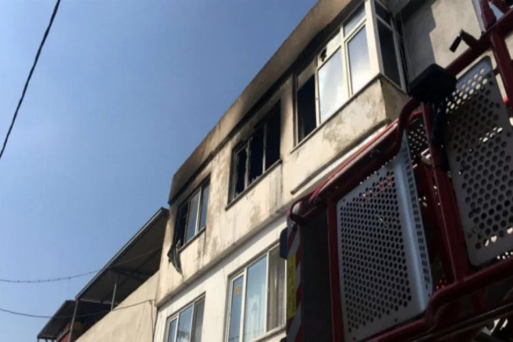 Bursa'da hırsızlar soydukları evi ateşe verdi