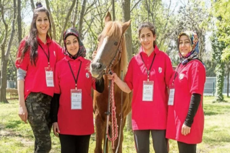 Bursa'da kadın seyisler yetişiyor