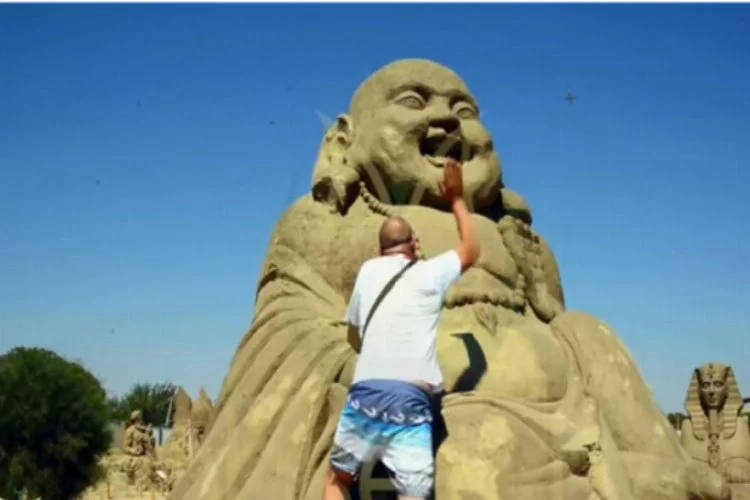 Antalya'da Buda heykeline saldırı