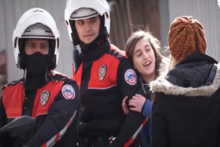 Bursa polisinden 'kurtuluş' videosu