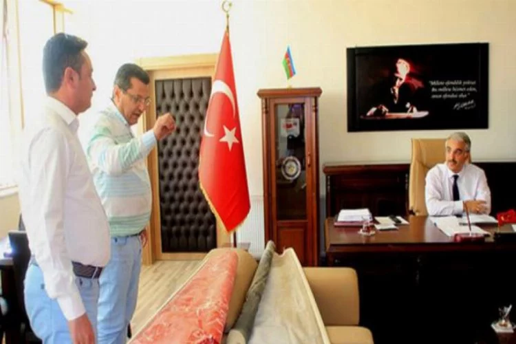 CHP'li vekil, Milli Eğitim Müdürü'nün makamını bastı
