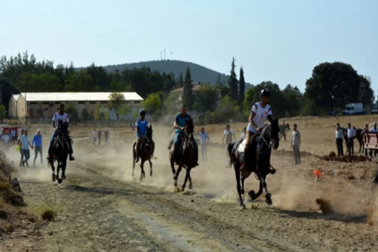 Bursa'da rahvan atlar yarıştı