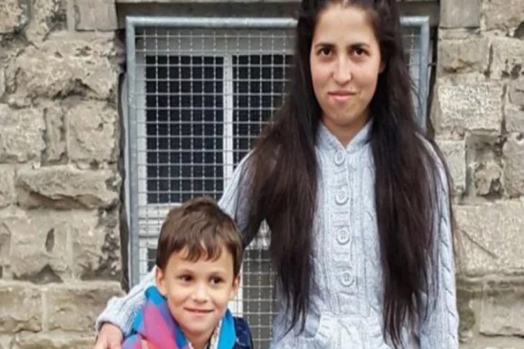 Türk anne ve oğlu bıçaklanarak öldürüldü