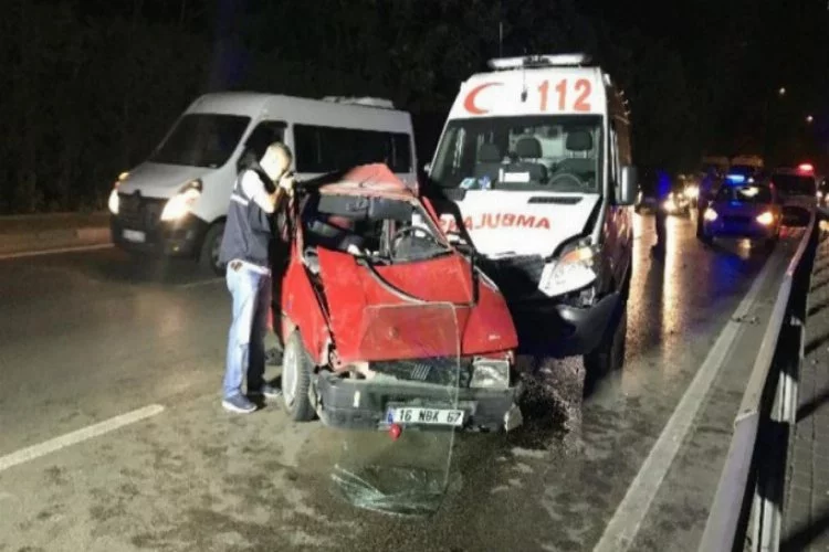 Bursa'da otomobil ambulansla çarpıştı: 4 yaralı