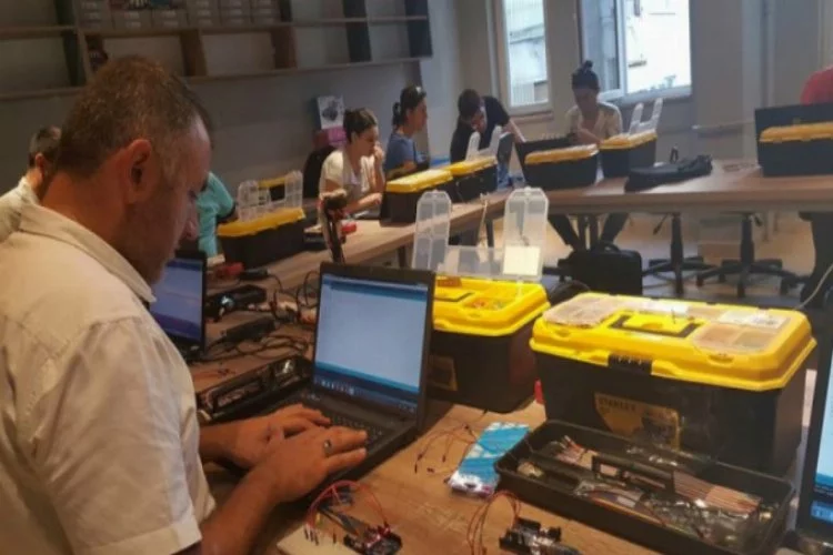 Bursa'da öğretmenlere robotik eğitimi