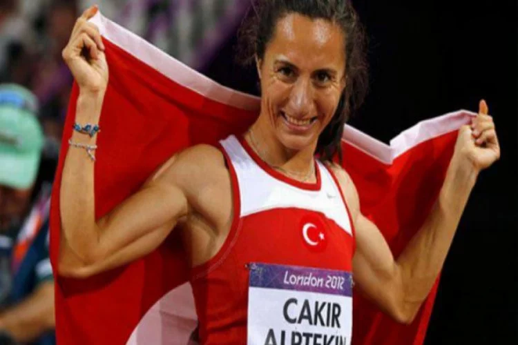 Türk atlet Aslı Çakır pistlerden ömür boyu men edildi