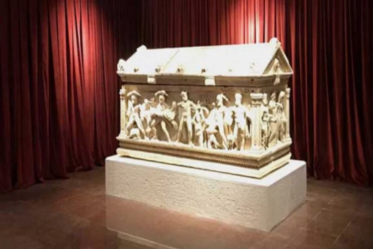 Herakles lahdi Antalya Müzesi'nde ziyarete açıldı