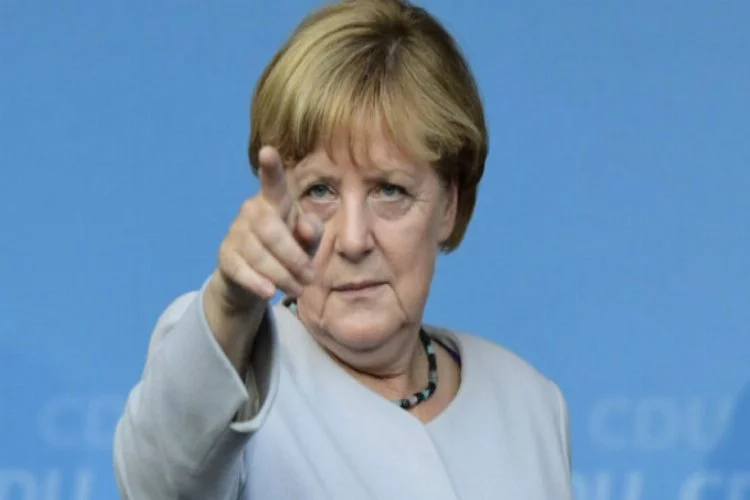 Merkel sandıktan birinci çıktı