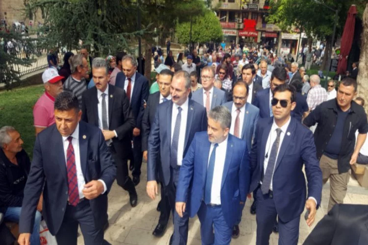 Bakan Gül'den Bursa'da türbe ziyareti