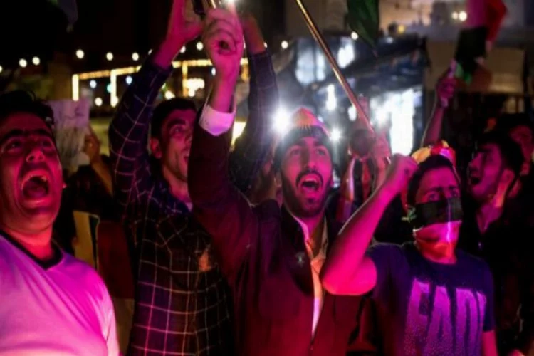 Erbil'de  resmi sonuç açıklanmadan kutlama başladı