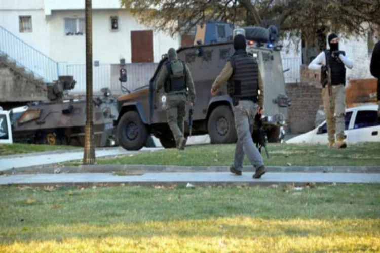 Diyarbakır'da çatışma: 2 güvenlik görevlisi yaralı