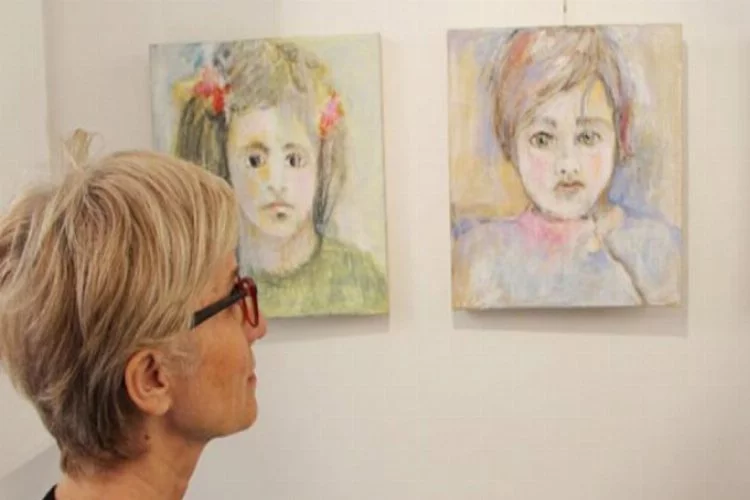 Türk sanatçılar Paris'te resim sergisi açtı