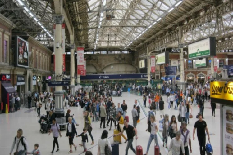 Londra'da tren istasyonunda bomba ihbarı